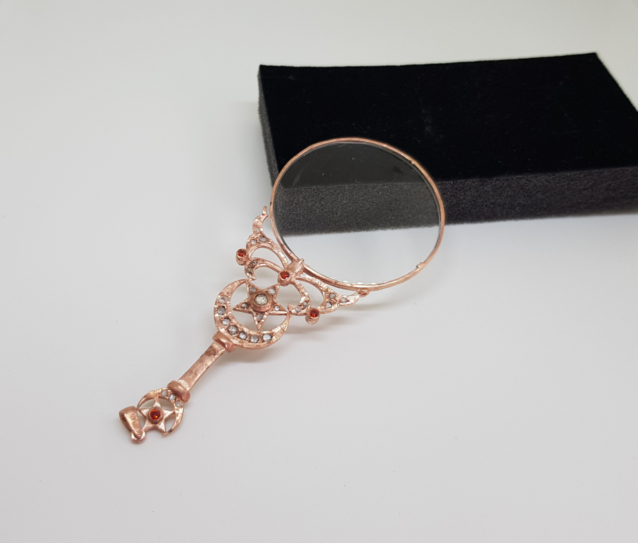 TUTMACI AY YILDIZLI EL TAŞLI KOLYE BÜYÜTEÇ