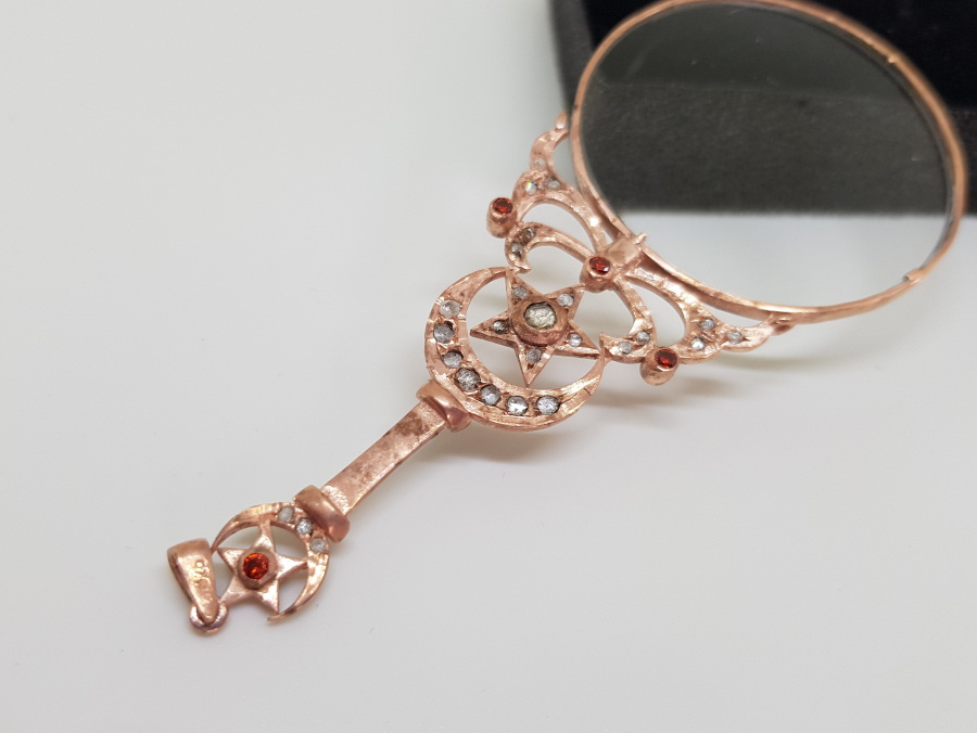 TUTMACI AY YILDIZLI EL TAŞLI KOLYE BÜYÜTEÇ