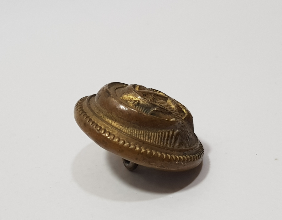 ÜZERİ HİLALLİ VE ALTIN VARAKLI BÜYÜK BOY OSMANLI SUBAY DÜĞMESİ