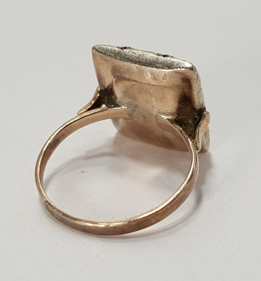 PIRLANTA TAŞLARLA SÜSLÜ ANTİKA ALTIN YÜZÜK