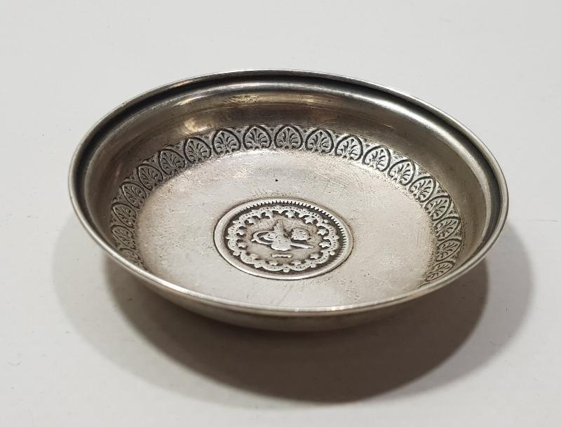 ORTASI TUĞRALI GÜMÜŞ KINA TASI