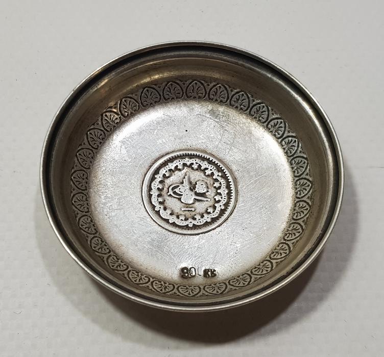 ORTASI TUĞRALI GÜMÜŞ KINA TASI