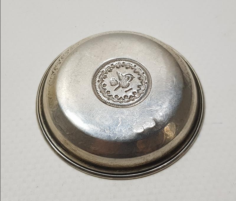 ORTASI TUĞRALI GÜMÜŞ KINA TASI