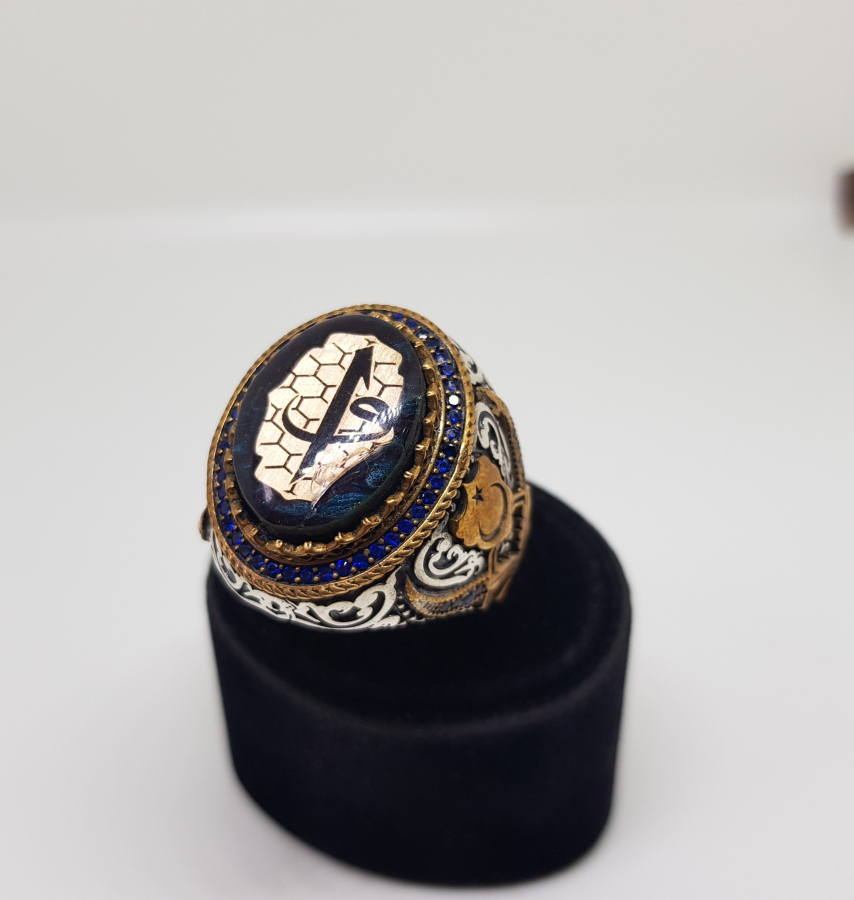 ÜZERİNDE VAV VE ELİF HARFLERİ BULUNAN BÜYÜK BOY ÖZEL YAPIM GÜMÜŞ YÜZÜK