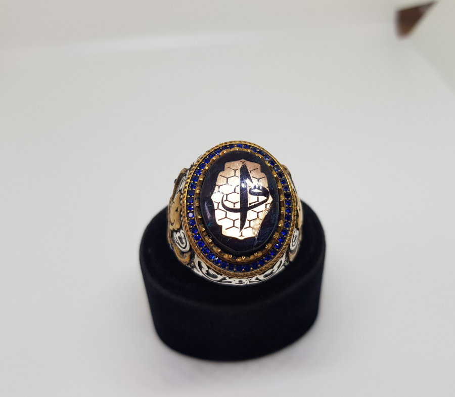 ÜZERİNDE VAV VE ELİF HARFLERİ BULUNAN BÜYÜK BOY ÖZEL YAPIM GÜMÜŞ YÜZÜK