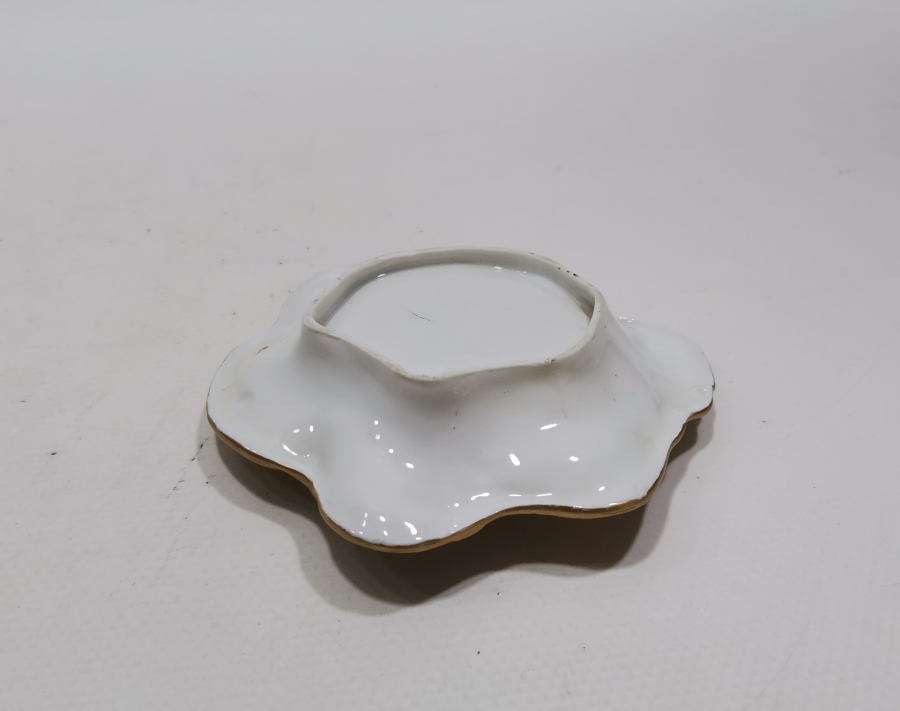 ALTIN VARAKLI ANTİKA PORSELEN PİPO KÜLLÜĞÜ