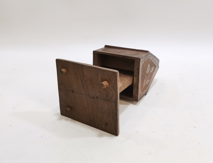 BİR MAHKUMUN İÇ DÜNYASINI ANLATAN SİNOP CEZAEVİ YAPIMI NADİR AHŞAP SİGARALIK