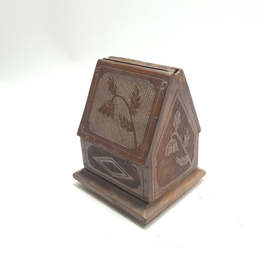 BİR MAHKUMUN İÇ DÜNYASINI ANLATAN SİNOP CEZAEVİ YAPIMI NADİR AHŞAP SİGARALIK