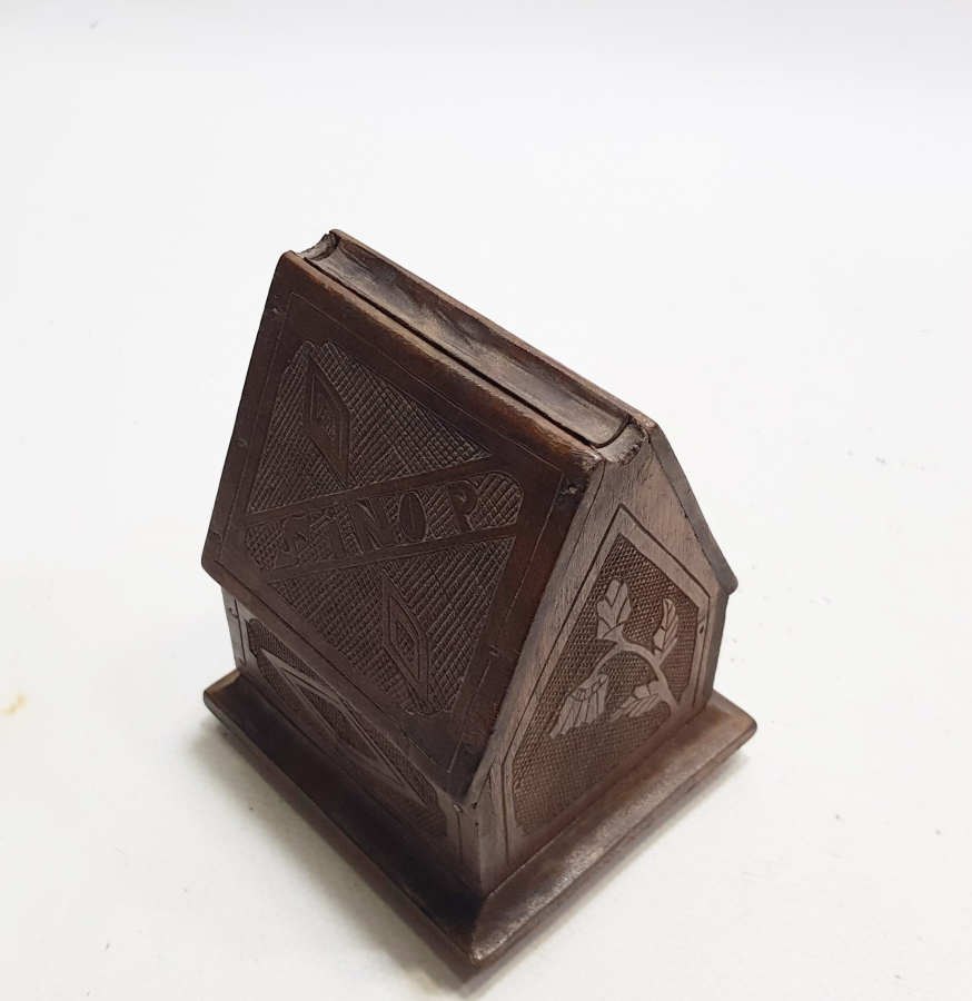 BİR MAHKUMUN İÇ DÜNYASINI ANLATAN SİNOP CEZAEVİ YAPIMI NADİR AHŞAP SİGARALIK