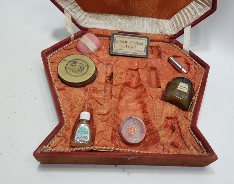 ORİJİNAL KUTUSUNDA 1900  BAŞLARI ANTİKA BAKIM SETİ