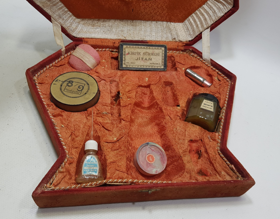 ORİJİNAL KUTUSUNDA 1900  BAŞLARI ANTİKA BAKIM SETİ