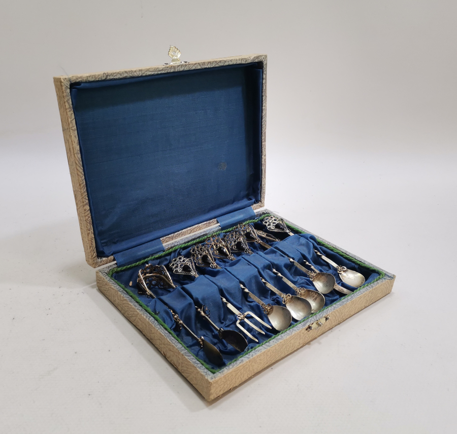 ORJİNAL KUTUSUNDA OLTU TAŞLI VE TELKARİ İŞÇİLİKLİ ÇAY KAŞIĞI TAKIMI