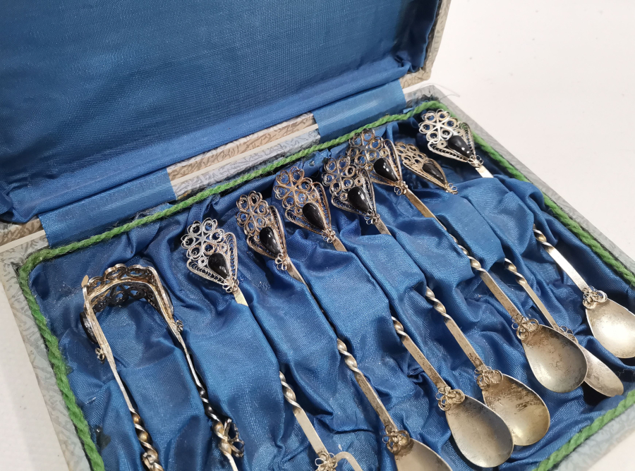 ORJİNAL KUTUSUNDA OLTU TAŞLI VE TELKARİ İŞÇİLİKLİ ÇAY KAŞIĞI TAKIMI