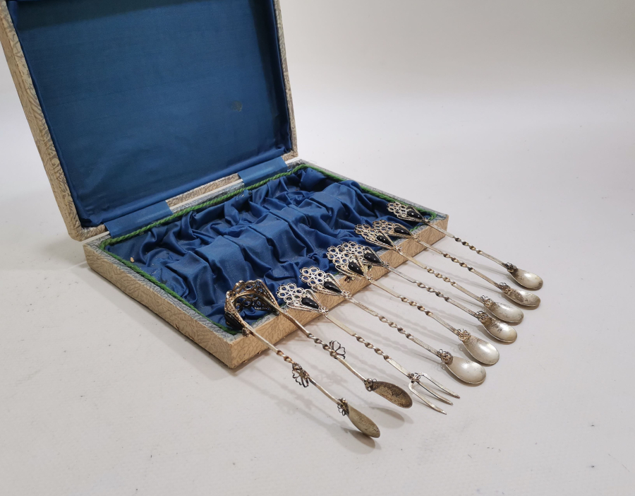 ORJİNAL KUTUSUNDA OLTU TAŞLI VE TELKARİ İŞÇİLİKLİ ÇAY KAŞIĞI TAKIMI