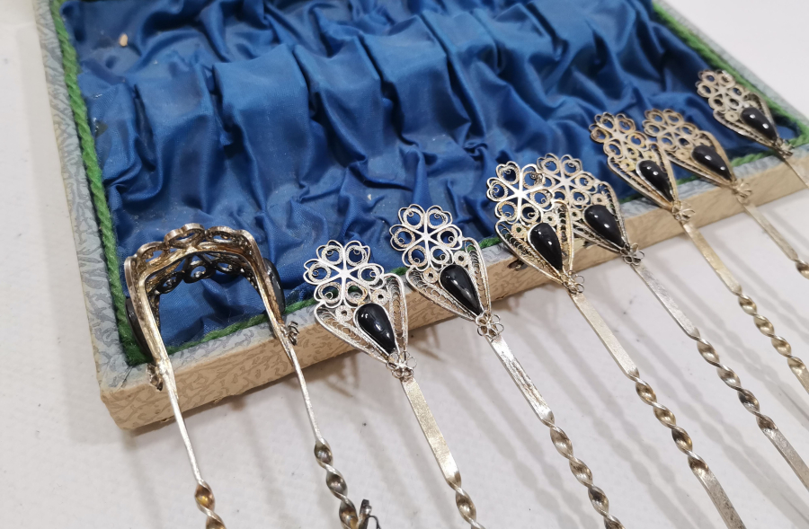 ORJİNAL KUTUSUNDA OLTU TAŞLI VE TELKARİ İŞÇİLİKLİ ÇAY KAŞIĞI TAKIMI