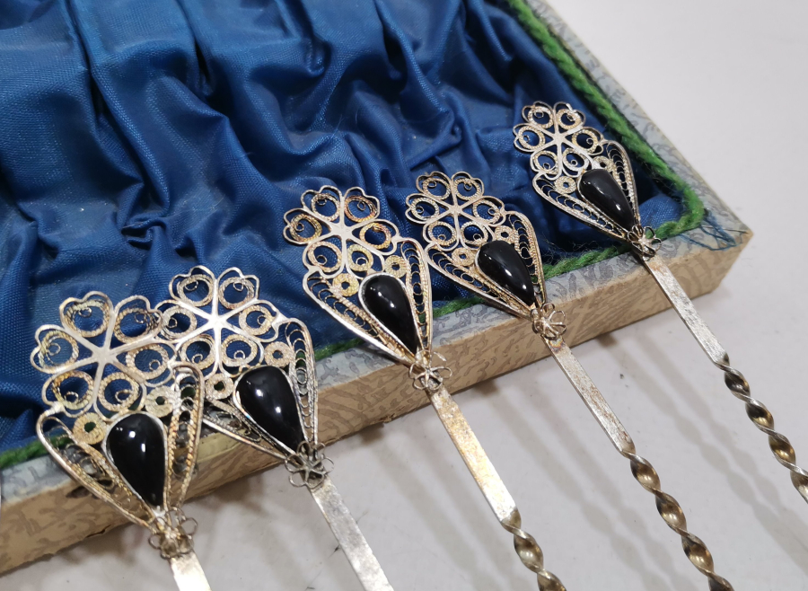 ORJİNAL KUTUSUNDA OLTU TAŞLI VE TELKARİ İŞÇİLİKLİ ÇAY KAŞIĞI TAKIMI