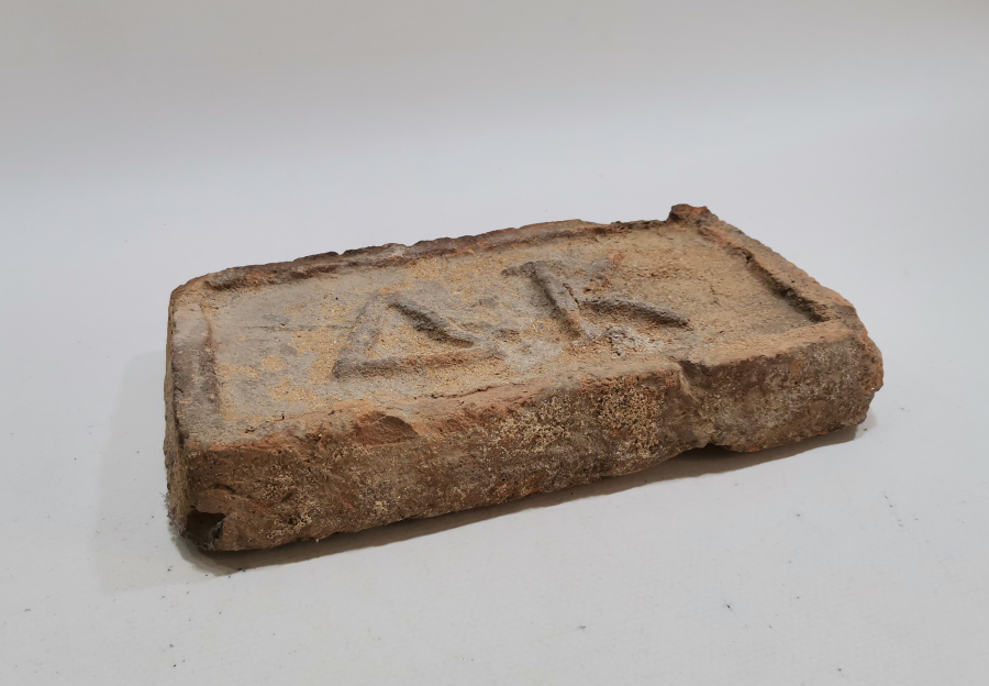 OSMANLI DÖNEMİ ÜZERİ RUMCA YAZILI NADİR TUĞLA