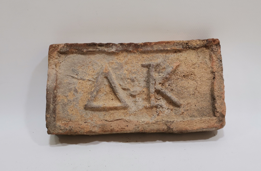 OSMANLI DÖNEMİ ÜZERİ RUMCA YAZILI NADİR TUĞLA