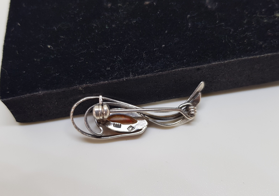 ÖZEL YAPIM DAMLA KEHRİBAR BROŞ