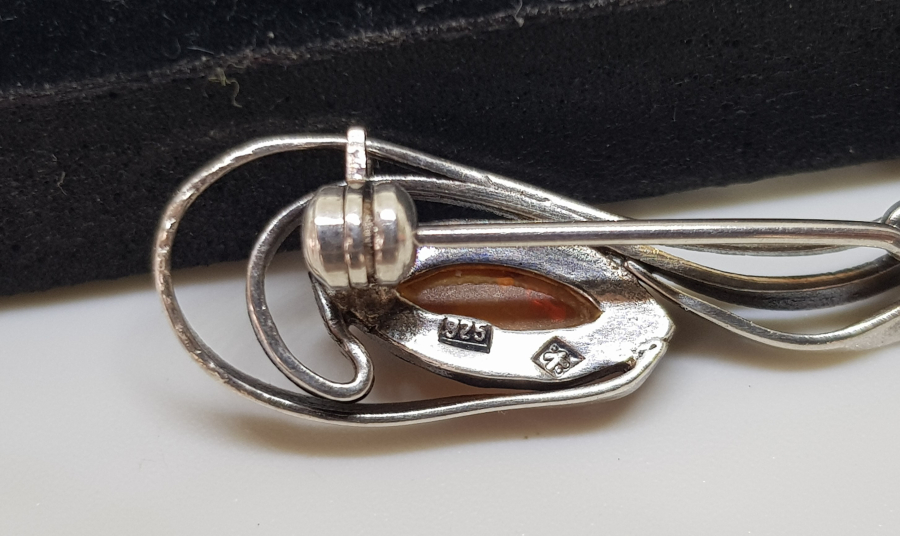 ÖZEL YAPIM DAMLA KEHRİBAR BROŞ