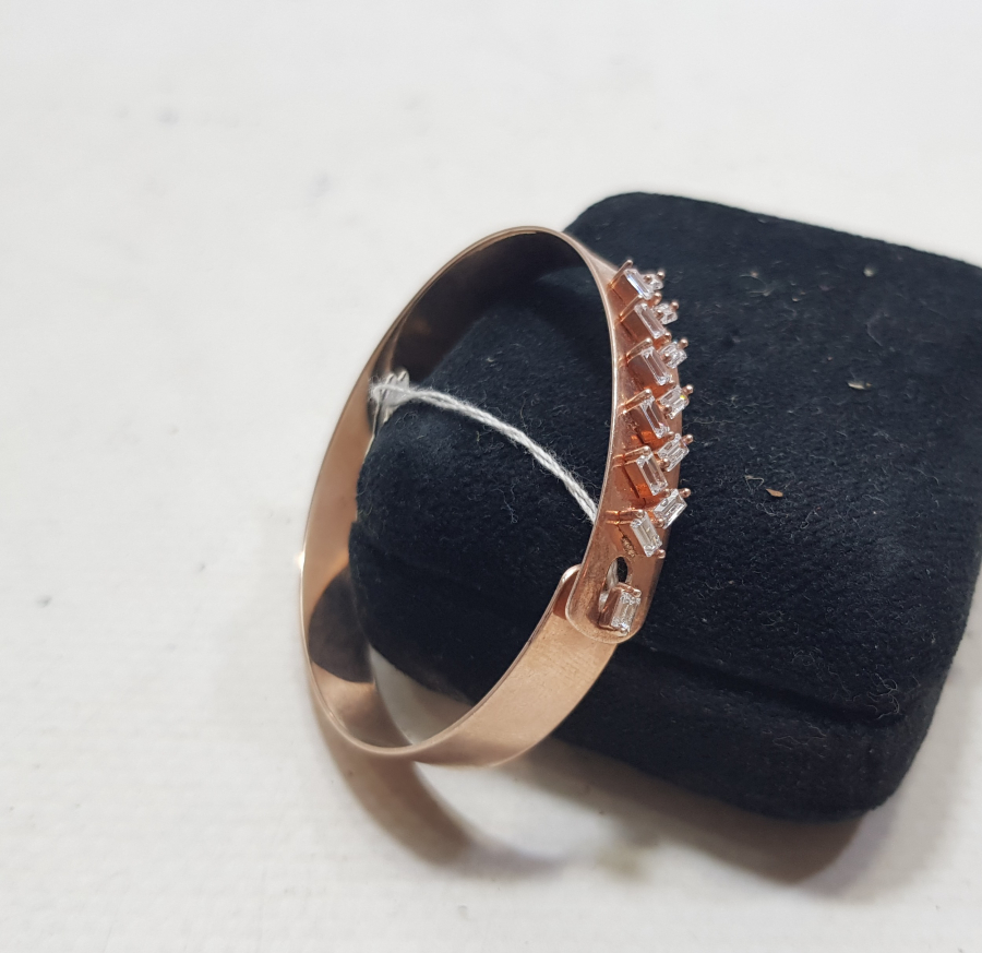 BAGET FORMLU MARGAZİT TAŞLAR BULUNAN ÖZEL YAPIM GÜMÜŞ AVRUPA BİLEKLİK