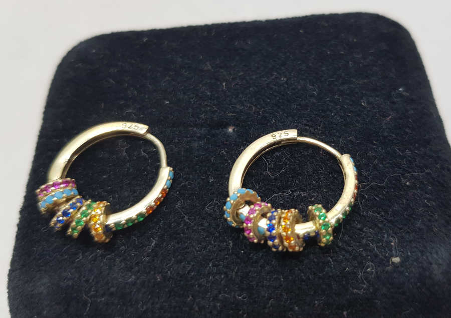 GÜMÜŞ ÜZERİ ALTIN KAPLAMA RENK CÜMBÜŞÜ MODELİ KÜPE