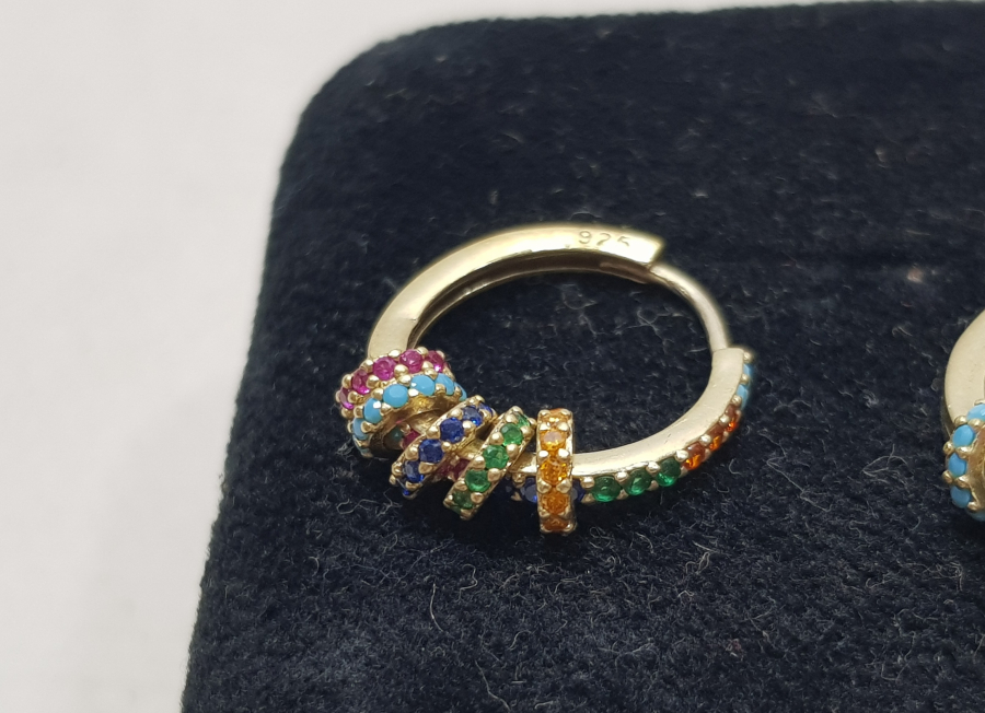 GÜMÜŞ ÜZERİ ALTIN KAPLAMA RENK CÜMBÜŞÜ MODELİ KÜPE