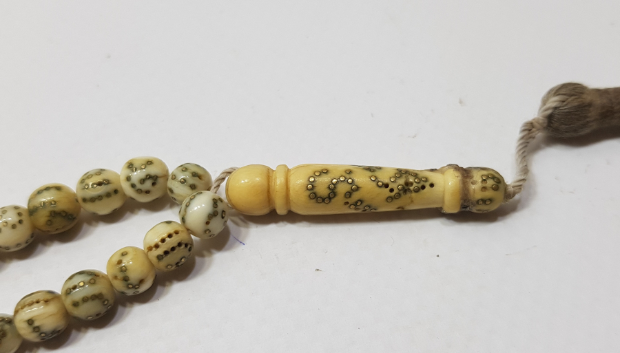 OSMANLI DÖNEMİ FİL DİŞİNDEN MAMUL ÜZERİNDE ESMA ÜL HÜSNA NIN İSİMLERİNİN YAZILI OLDUĞU ÇOK NADİR NAMAZ TESPİHİ - ZİKİR TESPİHİ