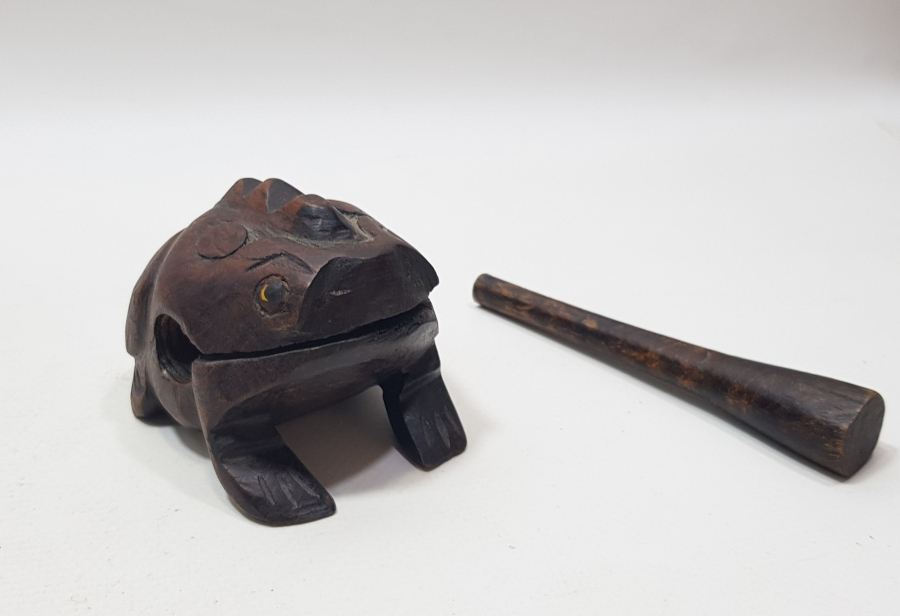 OSMANLI DÖNEMİ KURBAĞA FORMUNDA YAPILMIŞ KURBAĞA SESİ ÇIKARAN ANTİKA AHŞAP OYUNCAK