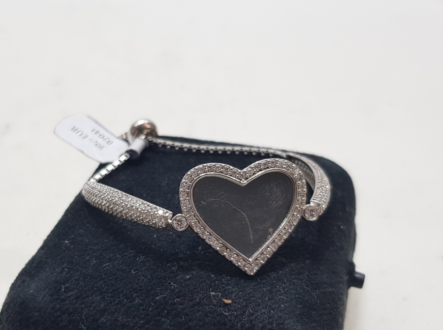 ÜZERİ MARGAZİT TAŞLARLA SÜSLÜ KALP FORMLU GÜMÜŞ BİLEKLİK