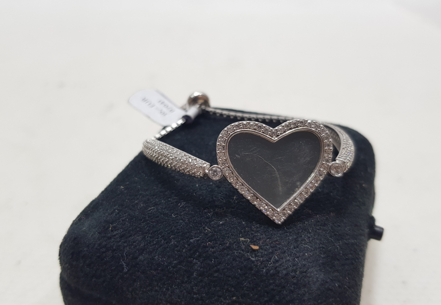 ÜZERİ MARGAZİT TAŞLARLA SÜSLÜ KALP FORMLU GÜMÜŞ BİLEKLİK