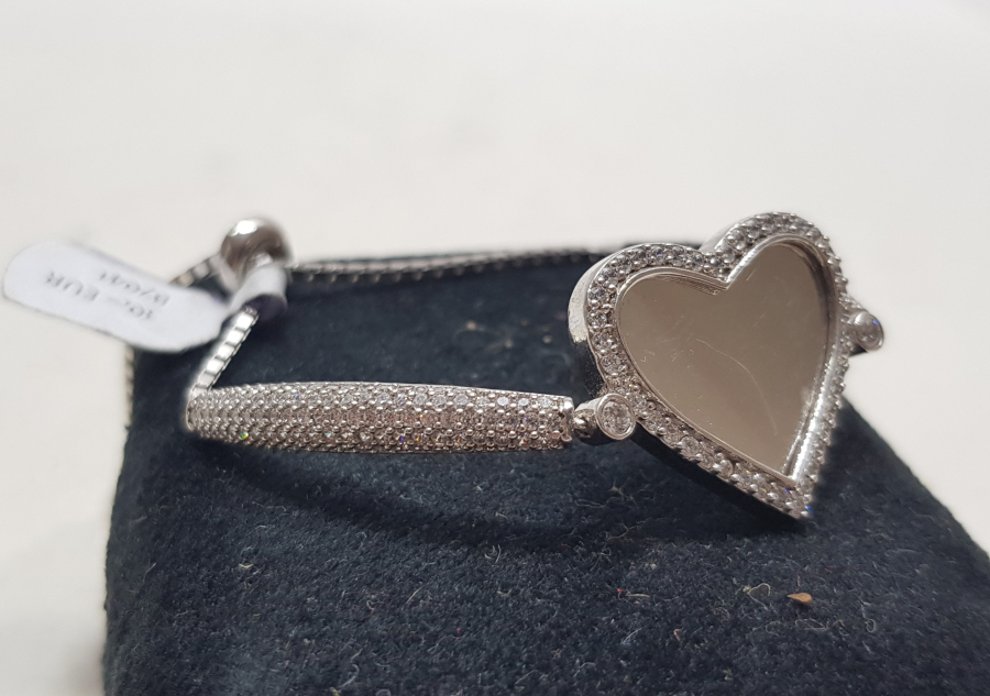 ÜZERİ MARGAZİT TAŞLARLA SÜSLÜ KALP FORMLU GÜMÜŞ BİLEKLİK