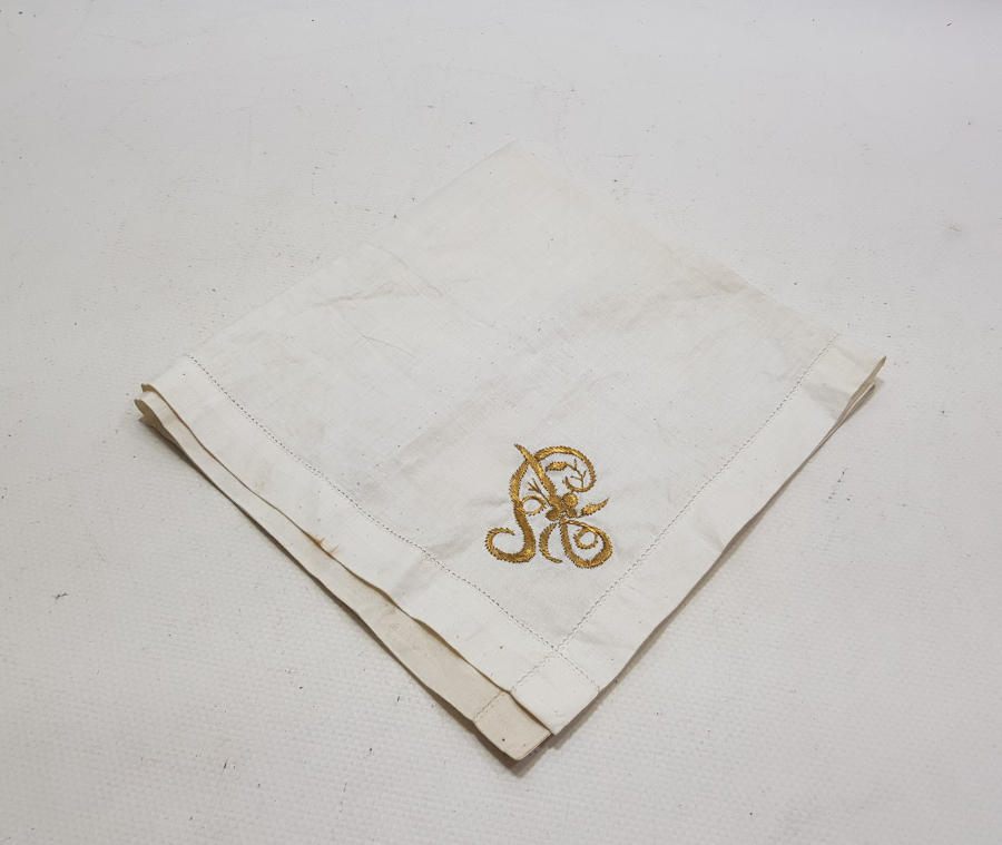 ÜZERİ OSMANLICA İNSİYALLİ ALTIN SIRMA İŞÇİLİKLİ OSMANLI DÖNEMİ NADİR SÖZ MENDİLİ