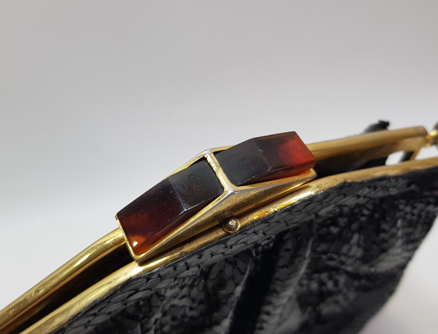 YILAN DERİSİ VE KATALİN DÜĞMELİ ANTİKA ÇANTA