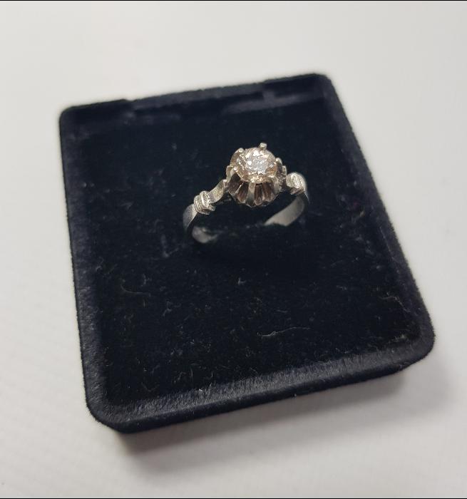 ANTİKA TEK TAŞ PIRLANTA YÜZÜK