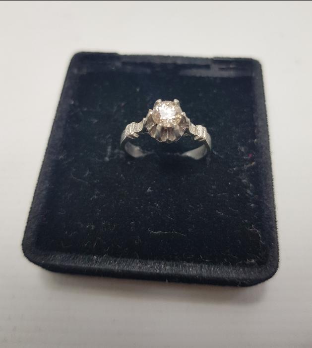 ANTİKA TEK TAŞ PIRLANTA YÜZÜK