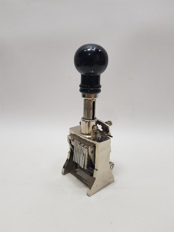 KUTUSUNDA ANTİKA NUMARATÖR