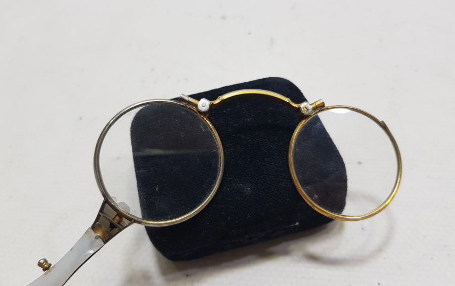 SEDEF TUTMAÇLI OSMANLI DÖNEMİ NADİR FORMDA OPERA GÖZLÜĞÜ