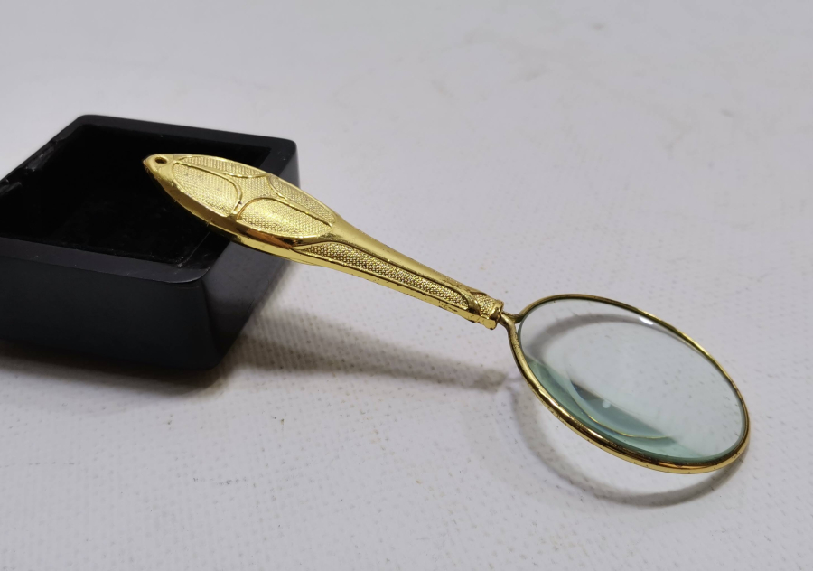 TUTMACI ALTIN KAPLAMA VE KABARTMA İŞÇİLİKLİ ANTİKA BÜYÜTEÇ