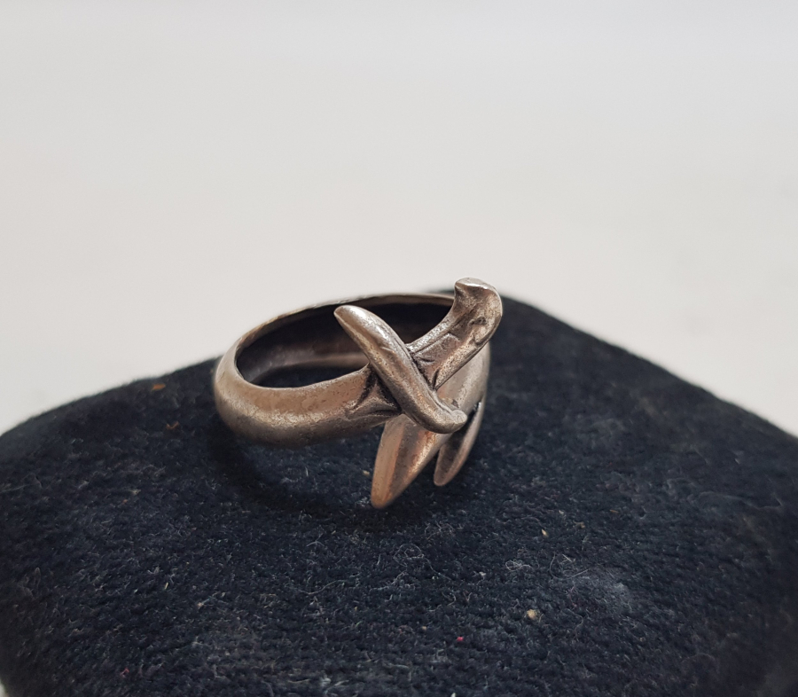 ÜZERİ YAZILI ZÜLFİKAR KILICI FORMLU YÜZÜK