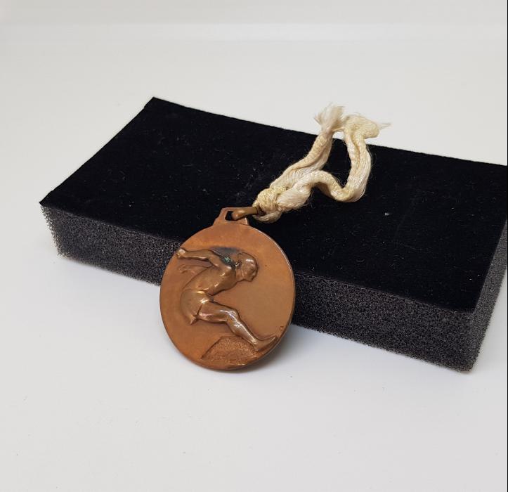 1957 TÜRKİYE UZUN ATLAMA BİRİNCİLİĞİ MADALYASI