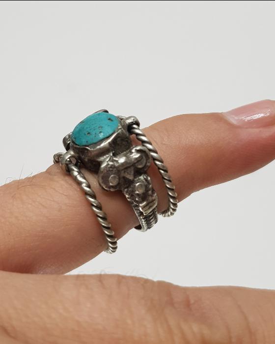 OSMANLI DÖNEMİ TURKUAZ TAŞLI FARKLI FORMDA GÜMÜŞ YÜZÜK