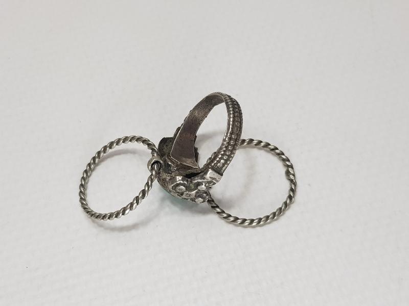 OSMANLI DÖNEMİ TURKUAZ TAŞLI FARKLI FORMDA GÜMÜŞ YÜZÜK