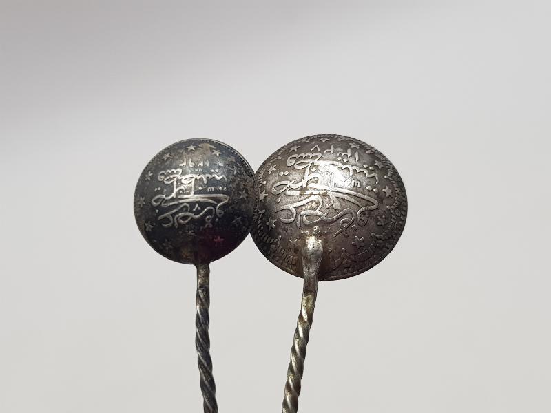 TELKARİ İŞÇİLİKLİ GÜMÜŞ BİR ÇİFT ÇAY KAŞIĞI