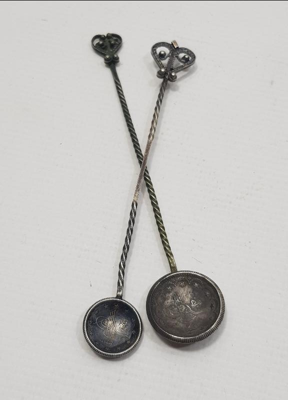 TELKARİ İŞÇİLİKLİ GÜMÜŞ BİR ÇİFT ÇAY KAŞIĞI