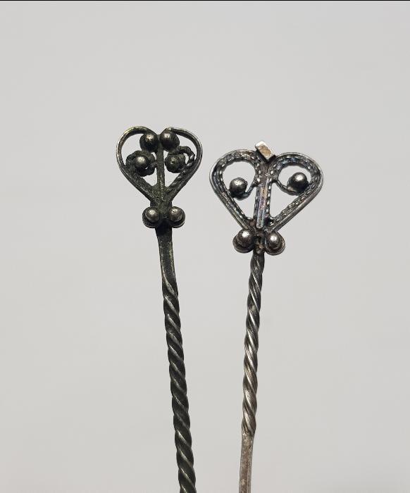 TELKARİ İŞÇİLİKLİ GÜMÜŞ BİR ÇİFT ÇAY KAŞIĞI