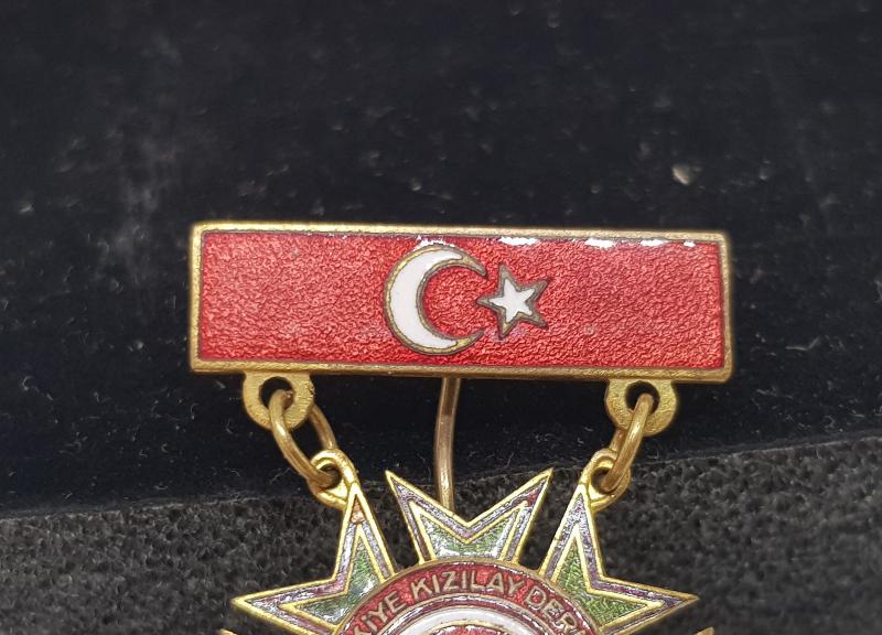 TÜRKİYE KIZILAY DERNEĞİ İNSANLIK HİZMETİNDE MİNELİ NİŞAN ROZET