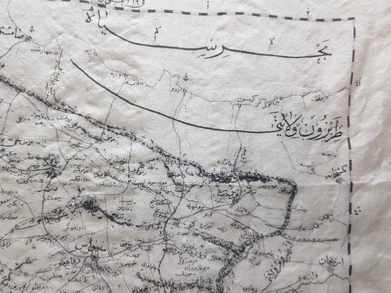 1903 TARİHLİ OSMANLI DEVLET ARMALI VE SİVAS HARİTALI SERGİ HATIRASI ÇOK NADİR İPEK MENDİL