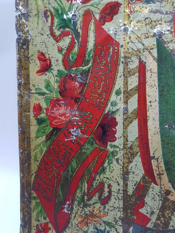 OSMANLI DEVLET ARMASI VE BAYRAK RESİMLİ OSMANLICA KANUNU ESASİ YADİGARI YAZILI ÇOK NADİR SANDIK ÖNÜ SÜSÜ