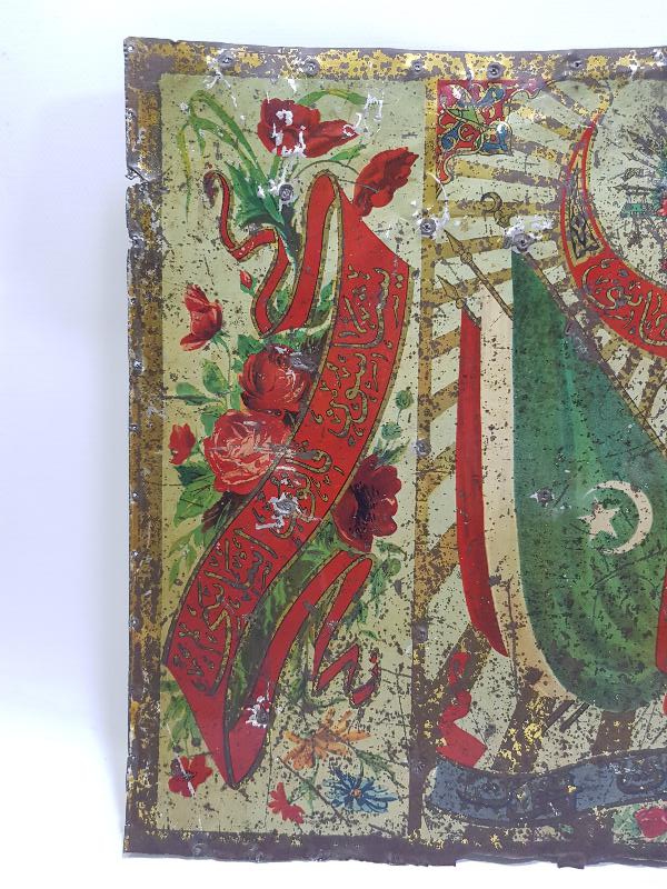 OSMANLI DEVLET ARMASI VE BAYRAK RESİMLİ OSMANLICA KANUNU ESASİ YADİGARI YAZILI ÇOK NADİR SANDIK ÖNÜ SÜSÜ